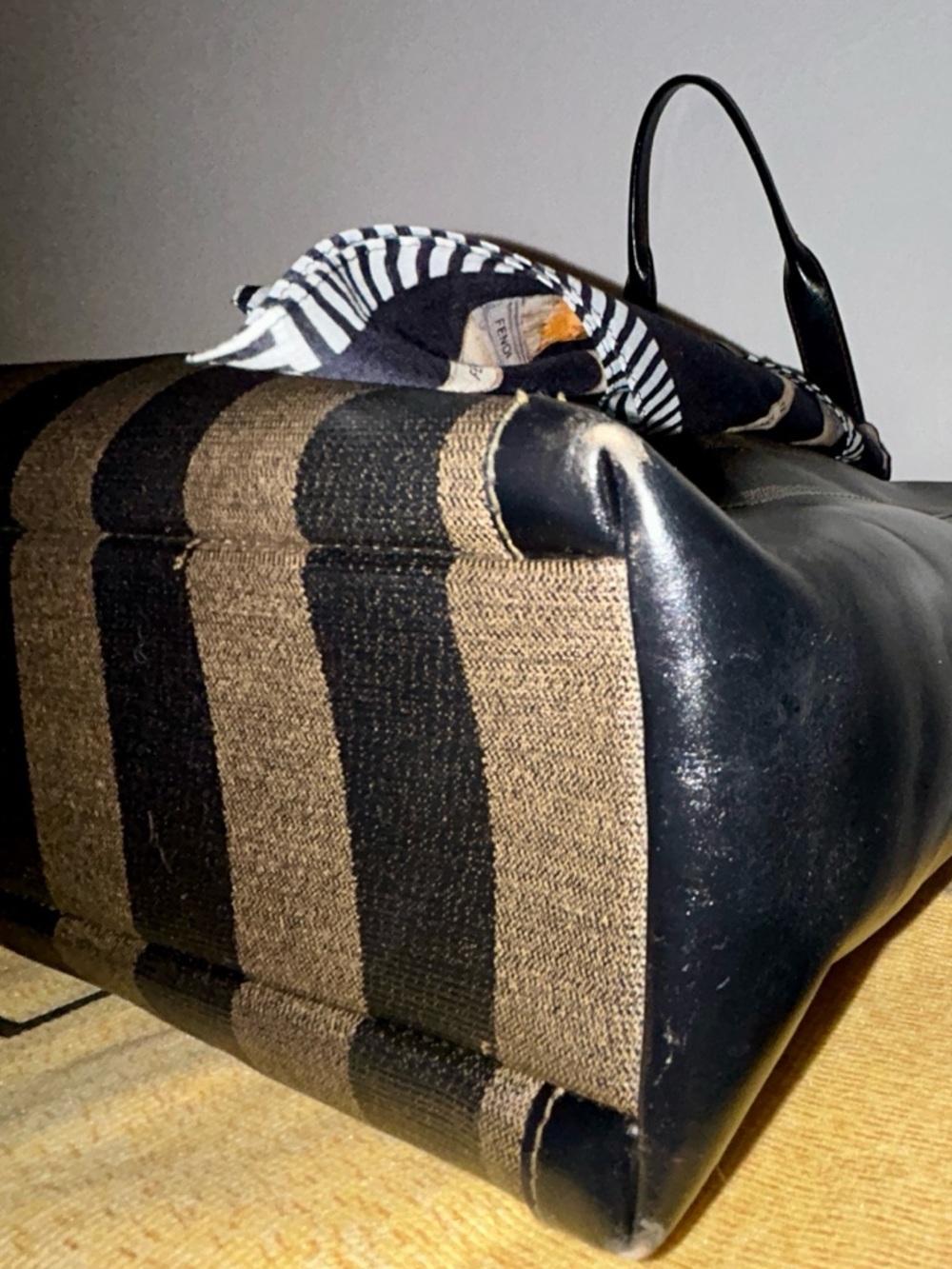 Vintage Fendi Pequin striped tote bag. Fendi Scarf and Dustbag included - Picture 9 of 16